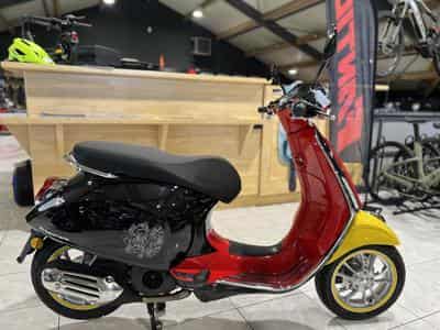 Vespa Primavera Mickey Mouse Edition (2026) - Photo 1