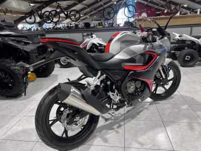 QJmotor SRK 125 R (2026) - Photo 3