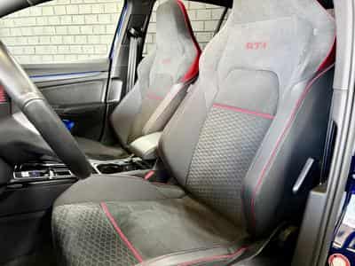 VW Golf GTI Clubsport 2.0 TSI 300 CV DSG7 *PANO*ACC* *CAM* (2024) - Photo 7