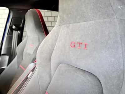 VW Golf GTI Clubsport 2.0 TSI 300 CV DSG7 *PANO*ACC* *CAM* (2024) - Photo 8