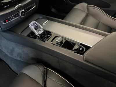Volvo XC60 Black Edition (2025) - Photo 8