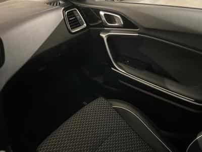 Kia Ceed Pulse 1.0 T-GDI 120 MHEV DCT ISG (2024) - Photo 9