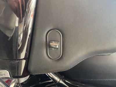 Harley-Davidson CVO Limited Limited Edition Ultra Classic Electra Glide / VP (2011) - Photo 13