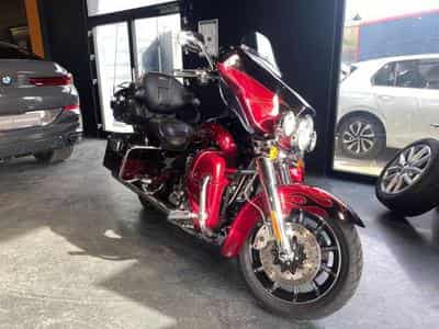 Harley-Davidson CVO Limited Limited Edition Ultra Classic Electra Glide / VP (2011) - Photo 2