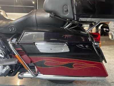 Harley-Davidson CVO Limited Limited Edition Ultra Classic Electra Glide / VP (2011) - Photo 9