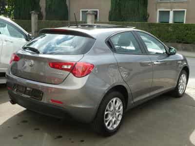 Alfa-Romeo Giulietta 1.4 TB 170 Luxe Automatique (2017) - Photo 2