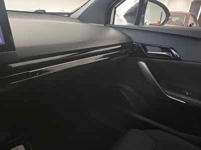 MG MG4 STANDARD (2023) - Photo 9
