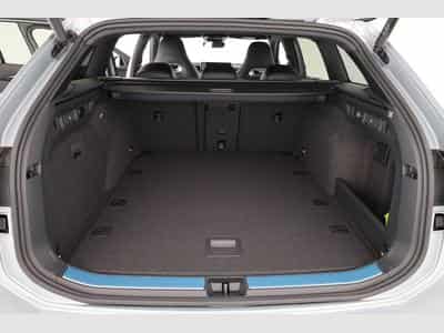 VW Passat Variant 2.0 TDI 142 kW 4Motion R-Line (2026) - Photo 11