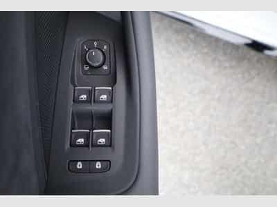 VW Passat Variant 2.0 TDI 142 kW 4Motion R-Line (2026) - Photo 8