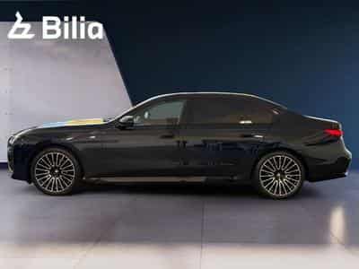 BMW 740 d xDrive DAB Aktivlenkung RFK (2025) - Photo 12