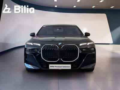 BMW 740 d xDrive DAB Aktivlenkung RFK (2025) - Photo 2