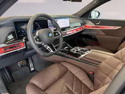 BMW 740 d xDrive DAB Aktivlenkung RFK (2025) - Photo 5