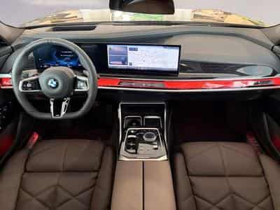 BMW 740 d xDrive DAB Aktivlenkung RFK (2025) - Photo 6