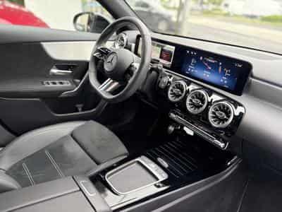 Mercedes A 200 163CV AMG LINE  * GARANTIE CONSTRUCTEUR * (2025) - Photo 6