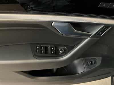 VW Touareg Elegance+V6+4M+Pano+AHK+Luft (2023) - Photo 14
