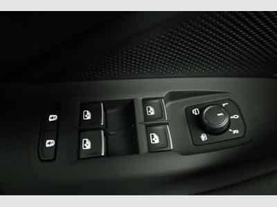 VW Passat Variant 2.0 TDI 142 kW 4Motion R-Line (2026) - Photo 7