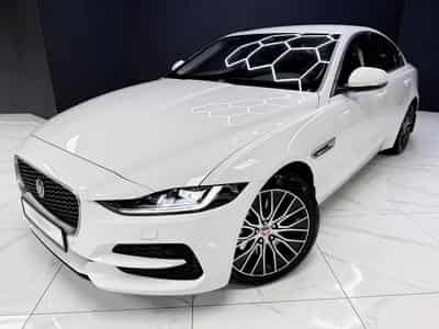 Jaguar XE P300 AWD HSE (2022) - Photo 10