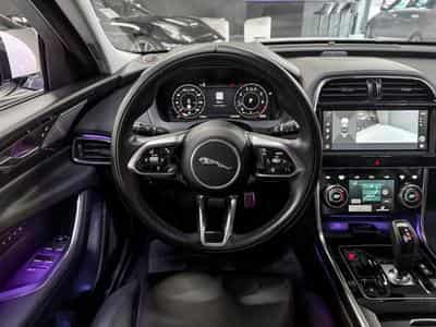 Jaguar XE P300 AWD HSE (2022) - Photo 11