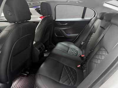 Jaguar XE P300 AWD HSE (2022) - Photo 13