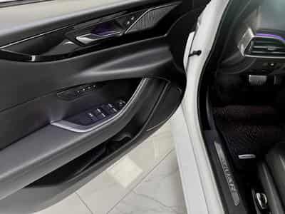 Jaguar XE P300 AWD HSE (2022) - Photo 15