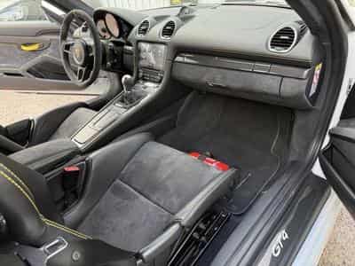 Porsche 718 4.0 420ch GT4 (2020) - Photo 10
