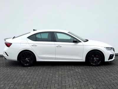 Skoda Octavia Octavia 2.0 TDI DSG RS /NAVI/LED/ACC/1.HAND/ (2022) - Photo 4