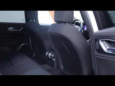 Alfa-Romeo Giulia 2.2 JTD 160 Auto (2022) - Photo 13