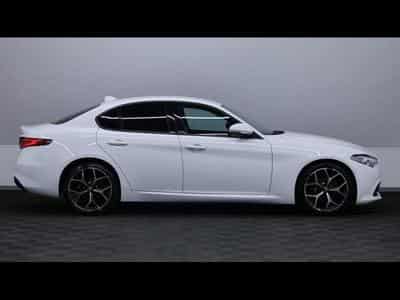 Alfa-Romeo Giulia 2.2 JTD 160 Auto (2022) - Photo 4