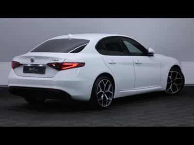 Alfa-Romeo Giulia 2.2 JTD 160 Auto (2022) - Photo 5