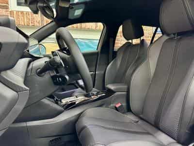 Peugeot 2008 2008 1.2 Hybrid 145cv Auto GT (Neuve) (2025) - Photo 5