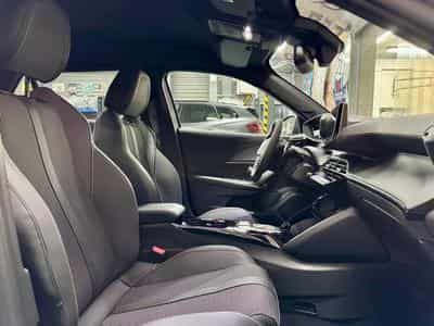 Peugeot 2008 2008 1.2 Hybrid 145cv Auto GT (Neuve) (2025) - Photo 8