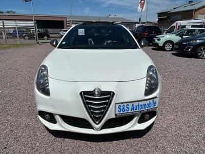 Alfa-Romeo Giulietta Giulietta Quadrifoglio Verde *Panorama*LED* (2013) - Photo 2