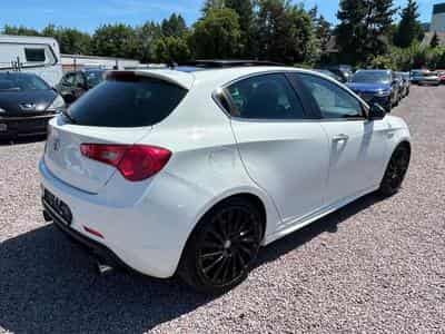 Alfa-Romeo Giulietta Giulietta Quadrifoglio Verde *Panorama*LED* (2013) - Photo 4