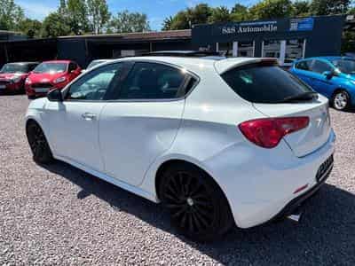 Alfa-Romeo Giulietta Giulietta Quadrifoglio Verde *Panorama*LED* (2013) - Photo 6