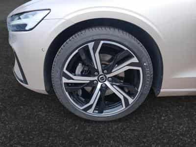Volvo V60 B4 Plus Dark / Essence (2025) - Photo 14