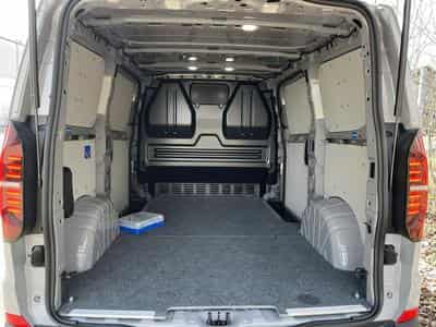 VW T7 BEV 100 kW RWD KR (2026) - Photo 8