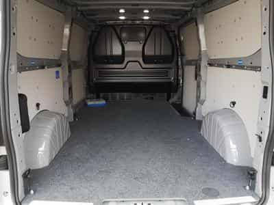 VW T7 BEV 100 kW RWD LR (2026) - Photo 8