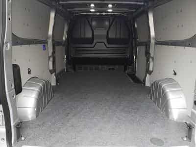 VW T7 BEV 100 kW RWD LR (2026) - Photo 8