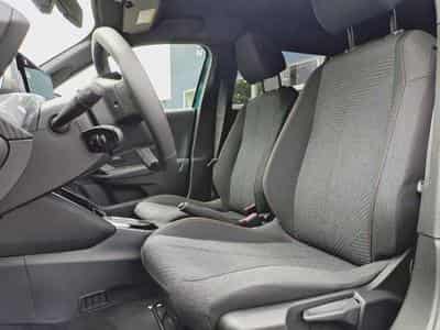 Peugeot 2008 Hybrid 145 Allure (2026) - Photo 4