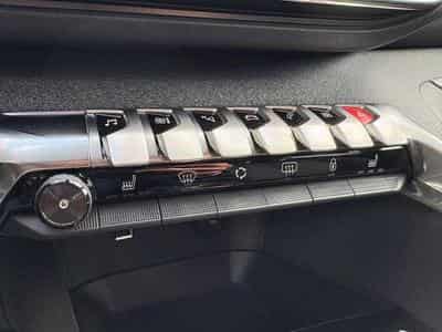 Peugeot 3008 3008 PureTech 130EAT8 allure pack (2023) - Photo 12
