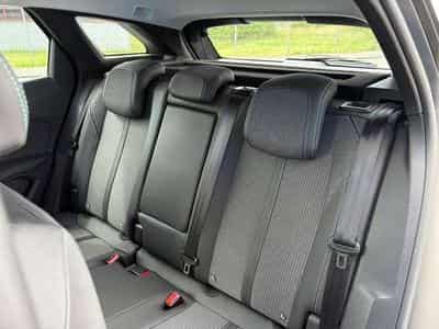 Peugeot 3008 3008 PureTech 130EAT8 allure pack (2023) - Photo 6