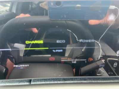 Peugeot 3008 1.2 HYBRID 136 GT E-DCS6 (2025) - Photo 12