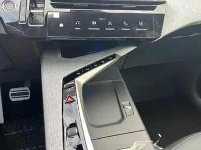 Peugeot 3008 1.2 HYBRID 136 GT E-DCS6 (2025) - Photo 13