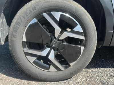 Peugeot 2008 1.2 100 ALLURE (2025) - Photo 11