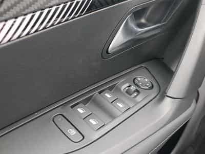 Peugeot 2008 1.2 100 ALLURE (2025) - Photo 11