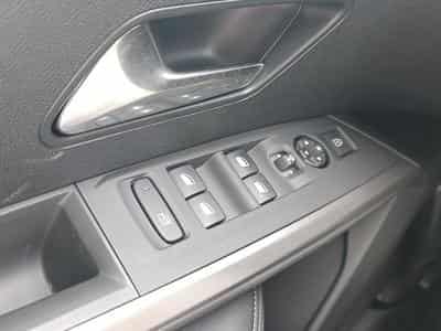 Peugeot 3008 1.2 HYBRID 145 ALLURE E-DCS6 (2025) - Photo 11