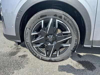 Peugeot 3008 1.2 HYBRID 145 GT E-DCS6 (2025) - Photo 9