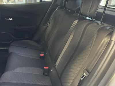 Peugeot 2008 1.2 100 ALLURE (2025) - Photo 11