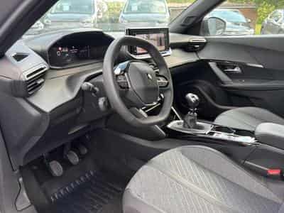 Peugeot 2008 1.2 100 ALLURE (2025) - Photo 11