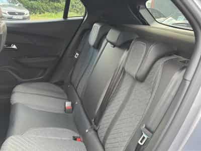 Peugeot 2008 1.2 100 ALLURE (2025) - Photo 14